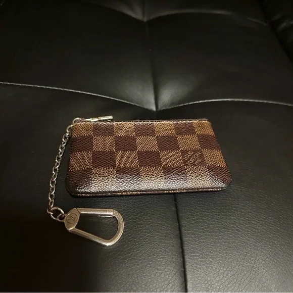 Louis Vuitton key pouch - Picture 1 of 3
